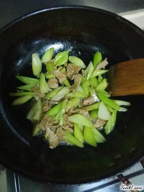 【西芹炒牛肉】