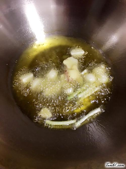 【白萝卜笋子烧牛腩】