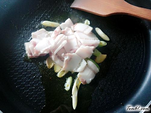 【五花肉炖芸豆】