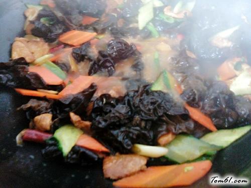 【木耳炒肉片】