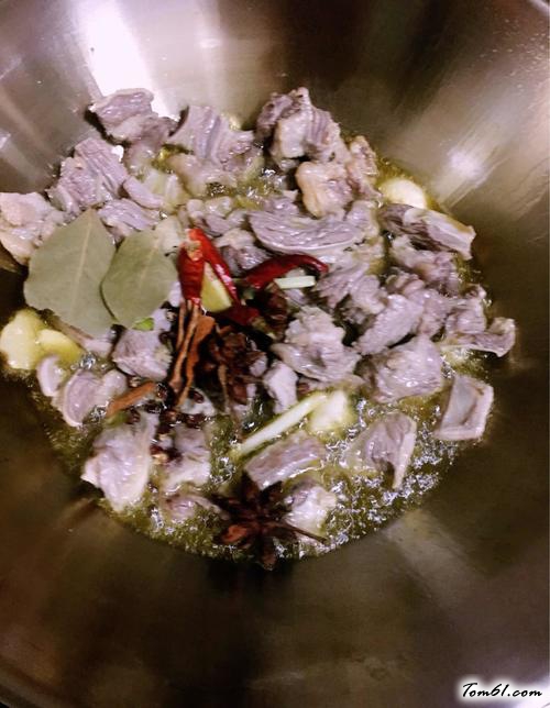 【白萝卜笋子烧牛腩】