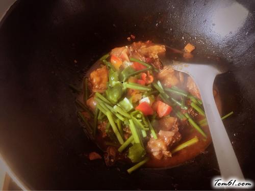 【香辣石锅仔鸡】