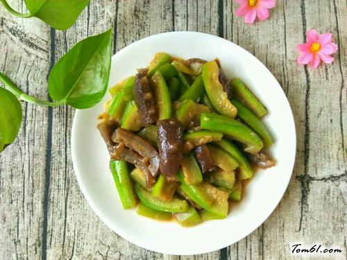 【爆炒海参丝瓜】