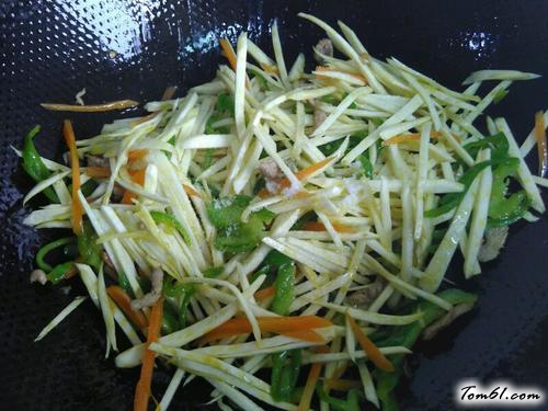【青椒茭白炒肉丝】