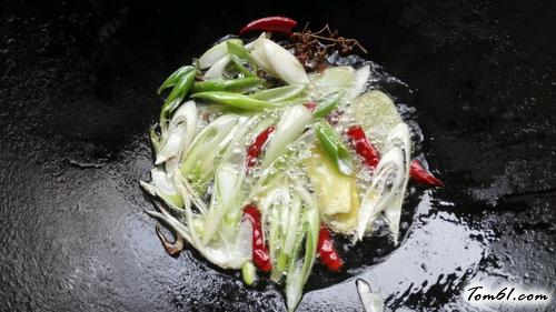 【五花肉炒蒜苔】