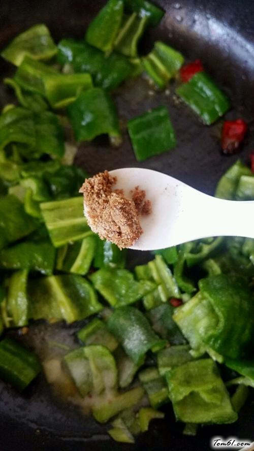 【青椒爆炒鸡丁】