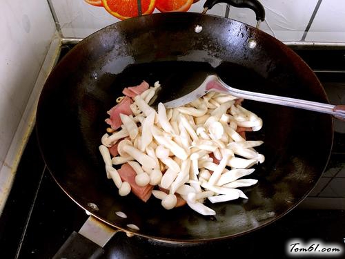 【培根炒海鲜菇】