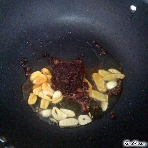 【干锅香辣排骨】