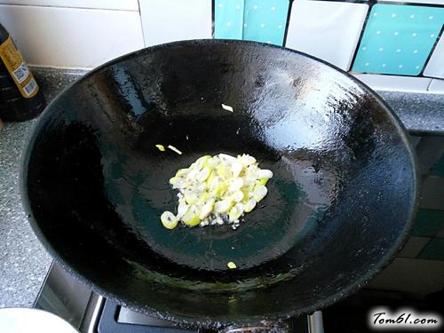 【肉丝炒蒜黄】