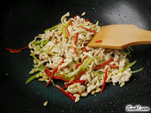 【松子双椒鸡丝】