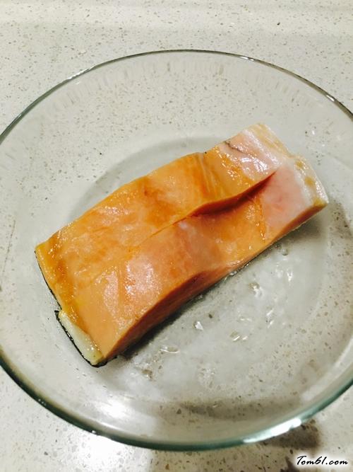 【迷迭香酱汁三文鱼】