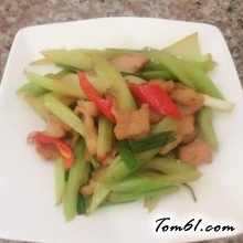 西芹炒肉的做法