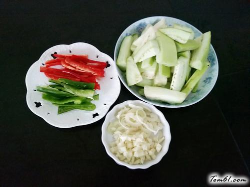 【酱香油焖茄子】