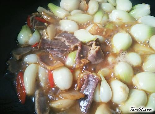 【葱头炒腊肉】