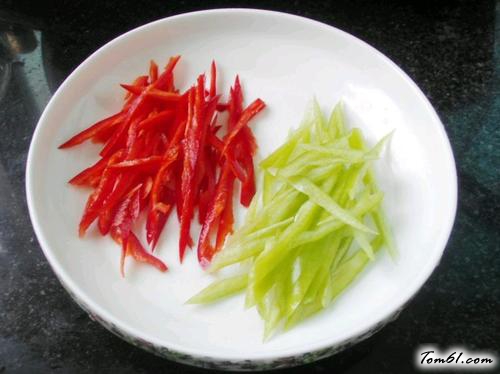 【松子双椒鸡丝】