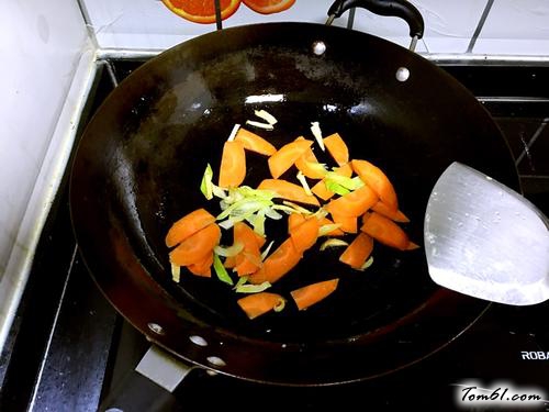 【黑木耳炒鸡蛋】