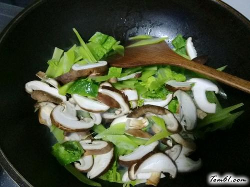 【香菇炒莴笋】