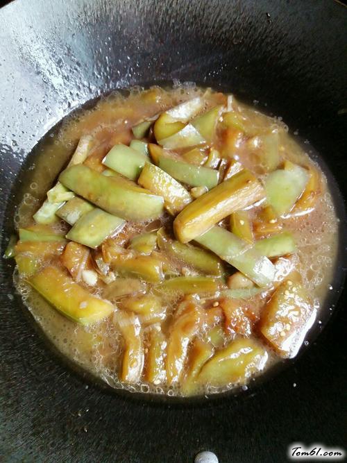 【酱香油焖茄子】