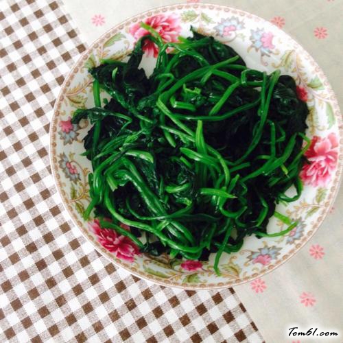 【菠菜木耳炒鸡蛋】