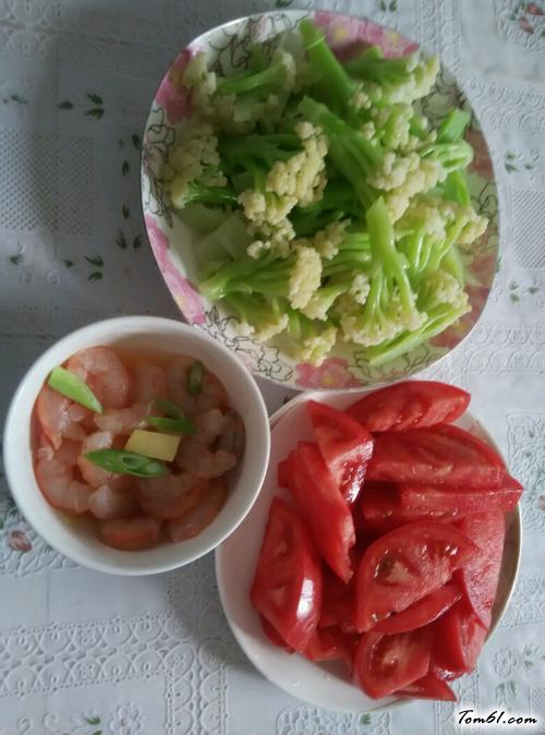 【西红柿虾仁炒菜花】