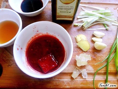 【红腐乳烧排骨】