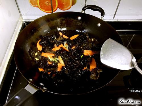 【黑木耳炒鸡蛋】