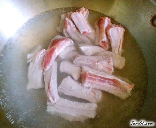 【红腐乳烧排骨】