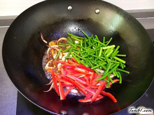 【蒜苔炒鱿鱼】