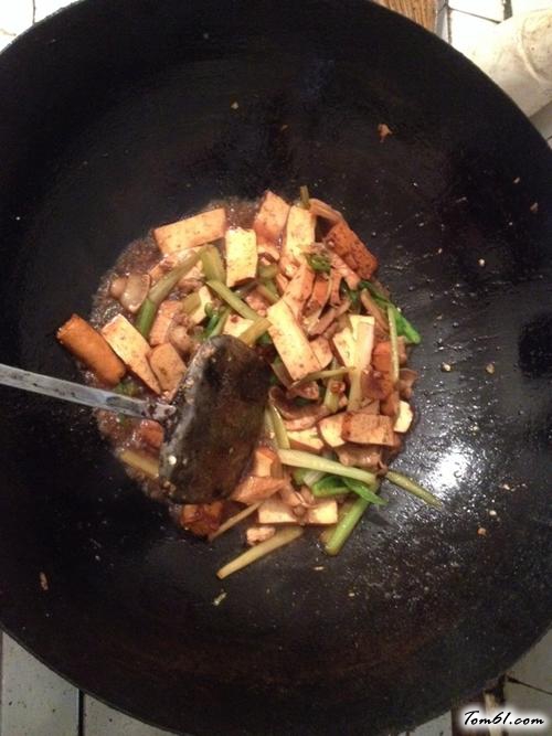 【芹菜香干炒肉！】