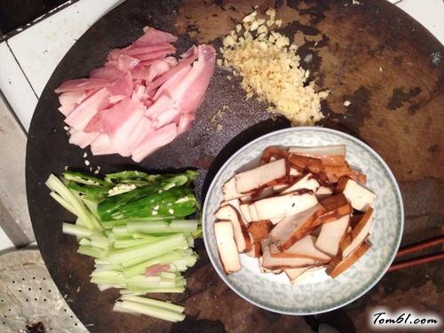 【芹菜香干炒肉！】