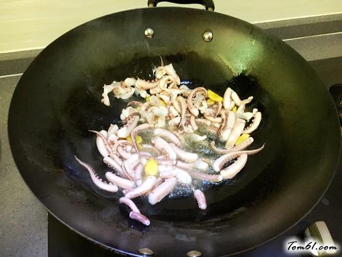 【蒜苔炒鱿鱼】