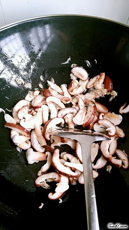 【虾皮香菇小白菜】