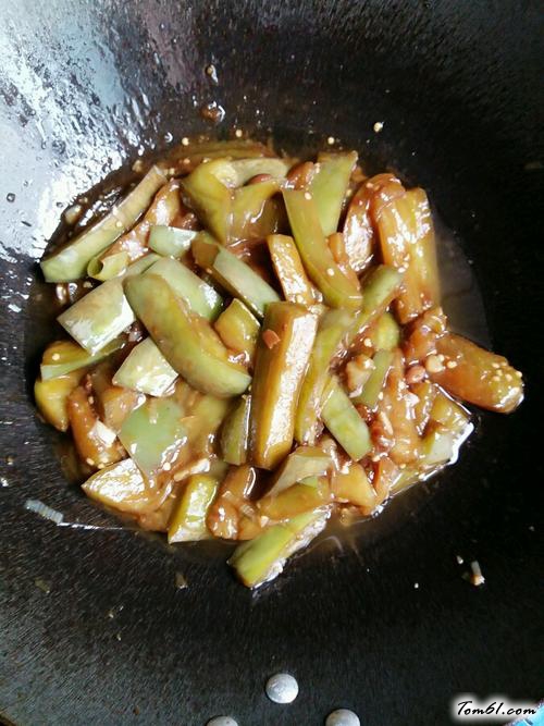 【酱香油焖茄子】