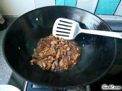 【肉丝炒蒜黄】