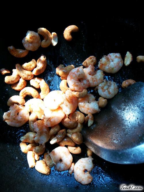 【黄瓜腰果炒虾仁】