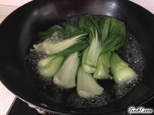 【油菜酿香菇】