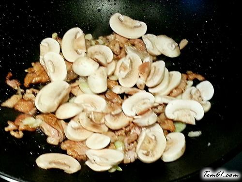 【肉片双椒烧口蘑】