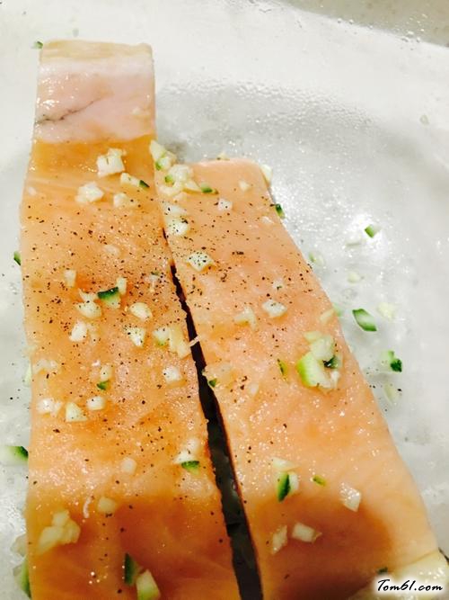 【迷迭香酱汁三文鱼】