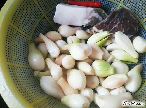 【葱头炒腊肉】