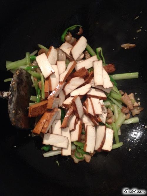 【芹菜香干炒肉！】