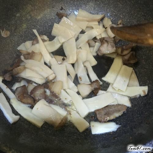 【杏鲍菇炒肉】
