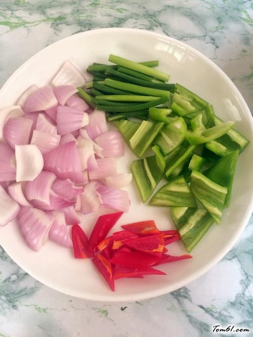 【干锅香辣排骨】