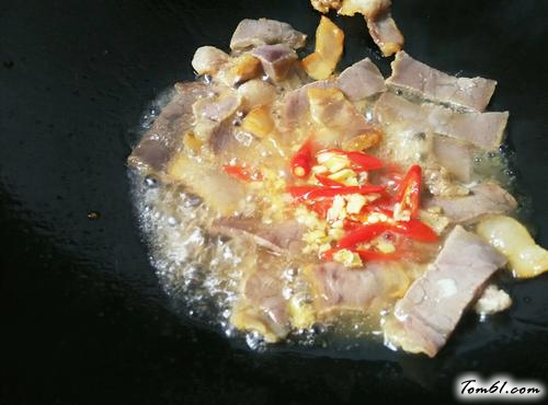 【葱头炒腊肉】