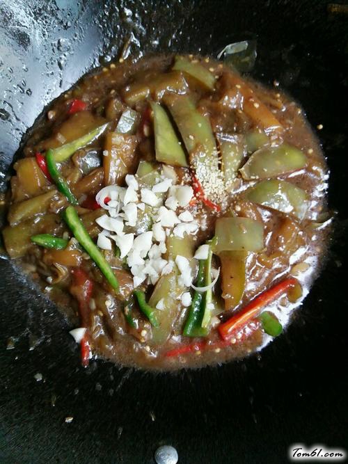 【酱香油焖茄子】