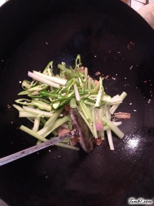 【芹菜香干炒肉！】