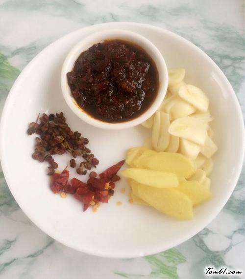 【干锅香辣排骨】