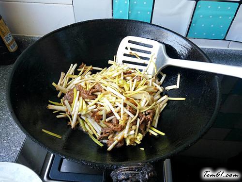 【肉丝炒蒜黄】