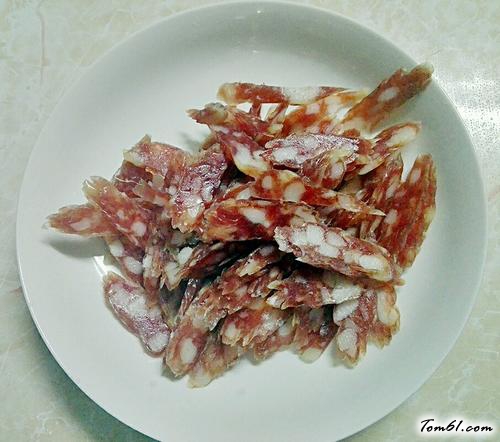 【蒜心炒腊肠】