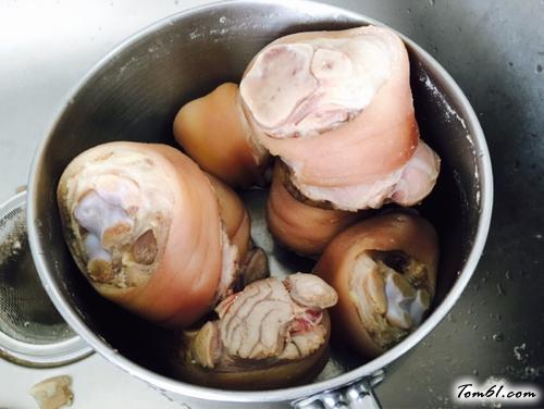 【黄豆焖猪蹄】