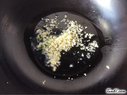 【肉末浇汁娃娃菜】